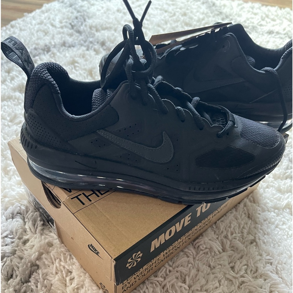 Nike Air max Genome 7y shoes, brand new with tags